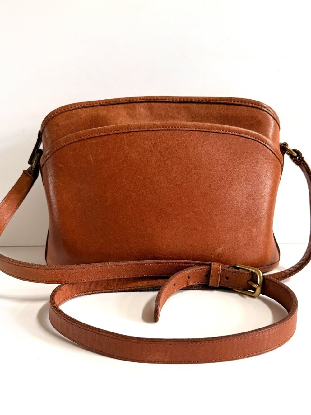 Vintage Coach British Tan Leather Crossbody Bag USA Made Style 9976 Zip Top - Picture 2 of 6